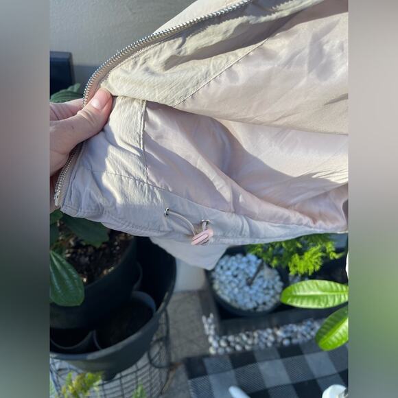 ☘️ Sinsay Short Puffer Jacket with Zip Collar and Patch Pockets in Cream Color - Picture 11 of 14